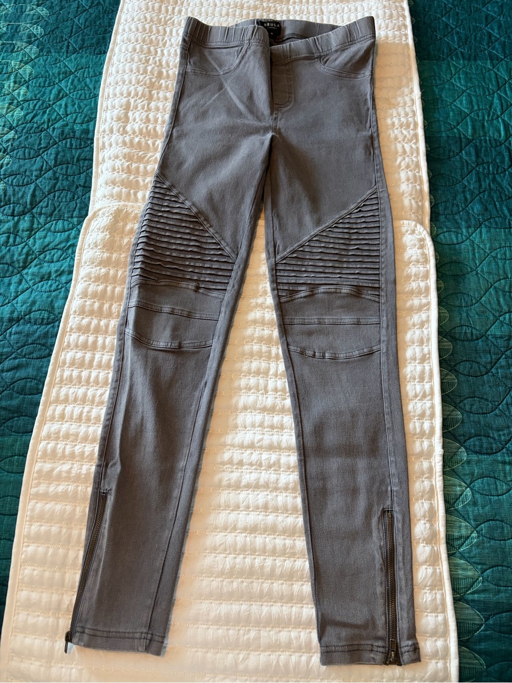 Beulah Gray Moto Ribbed Knee Jeggings with Ankle Zips